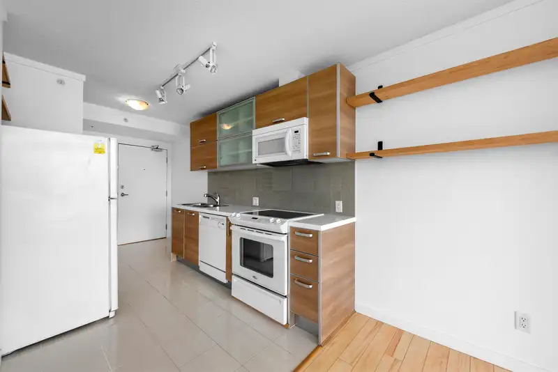 1705 13688 100 AVENUE - photo 2 of 17
