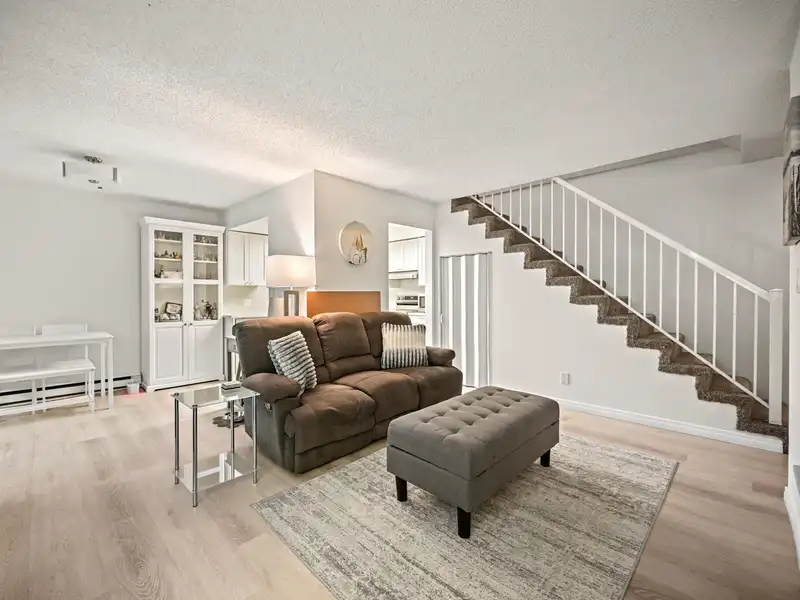 202 7095 133B STREET - photo 2 of 25