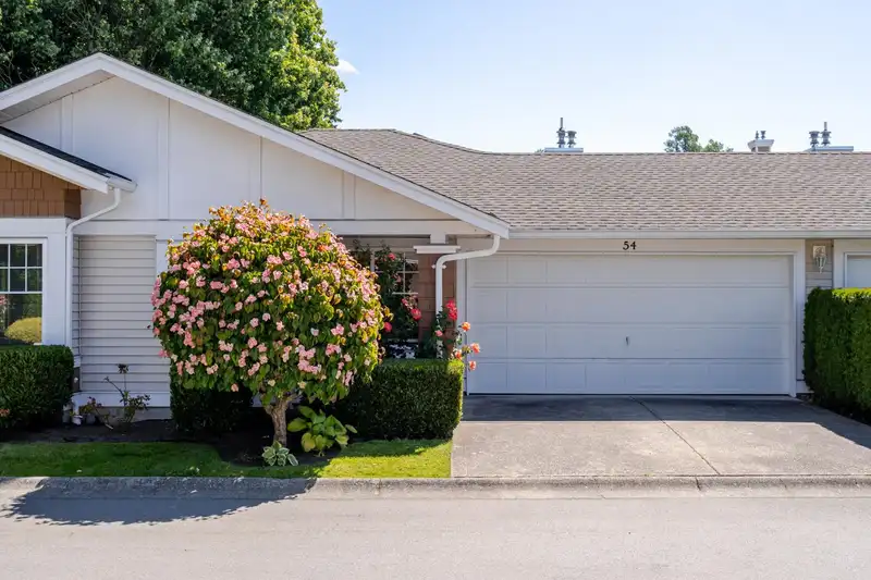 54 6885 184 STREET - photo 2 of 39