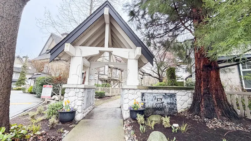 92 6888 ROBSON DRIVE - photo 1 of 25