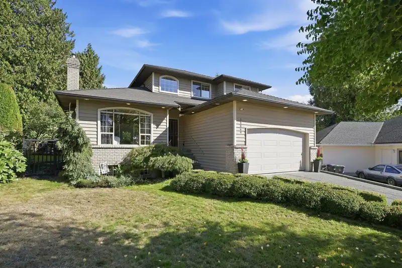 15069 82 AVENUE - photo 1 of 25