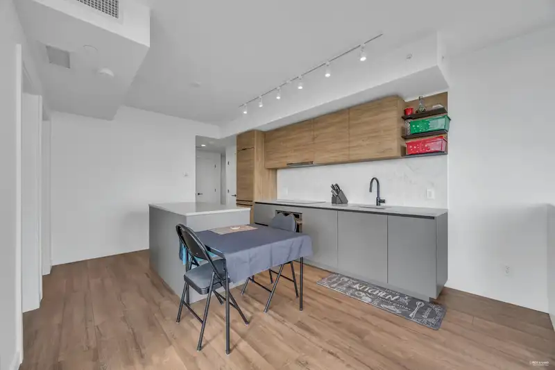 2708 10448 UNIVERSITY DRIVE - photo 4 of 21