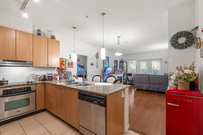 111 15322 101 AVENUE - photo 4 of 25