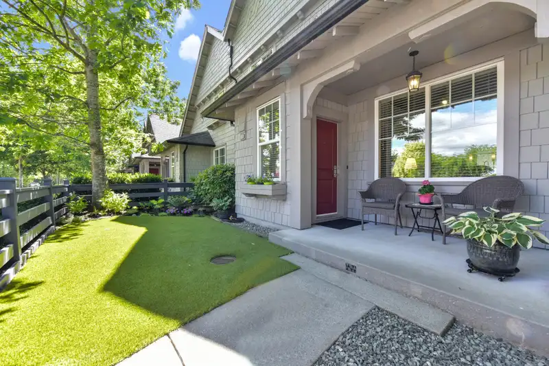 92 6450 187 STREET - photo 2 of 31