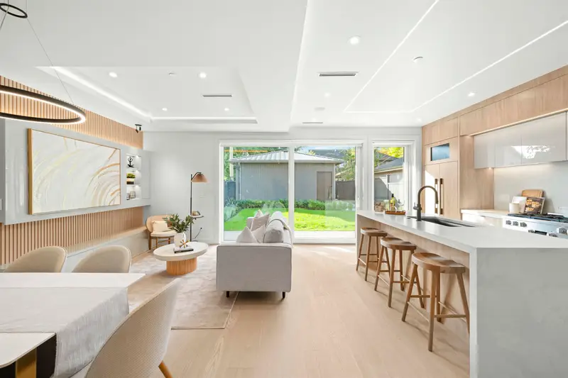 2 3466 W 22ND AVENUE - photo 3 of 25