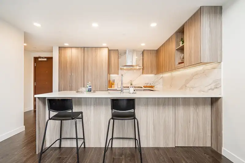 903 9887 WHALLEY BOULEVARD - photo 4 of 40