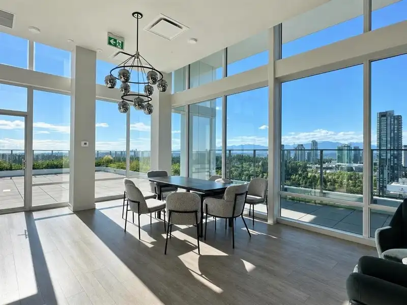 1702 9675 KING GEORGE BOULEVARD - photo 3 of 11