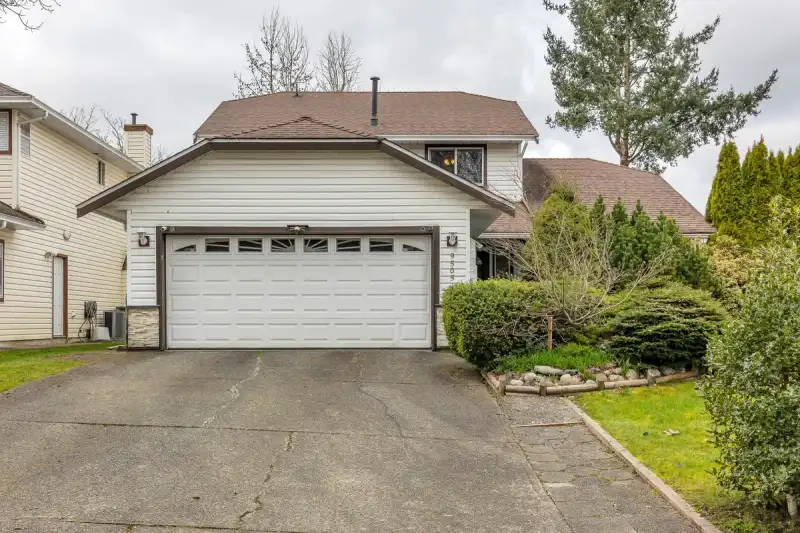 9505 161 STREET - photo 1 of 40