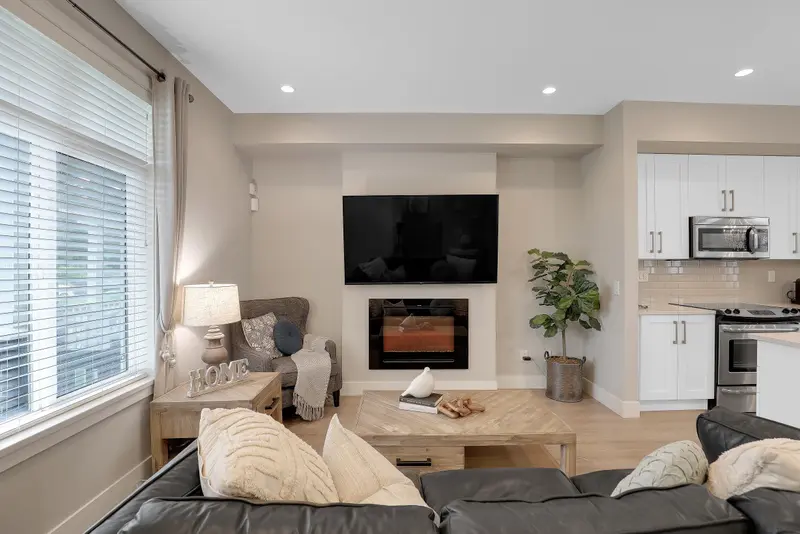 20377 82 AVENUE - photo 3 of 25