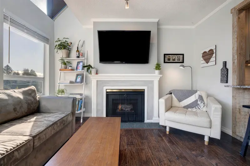 309 3721 DELBROOK AVENUE - photo 3 of 25