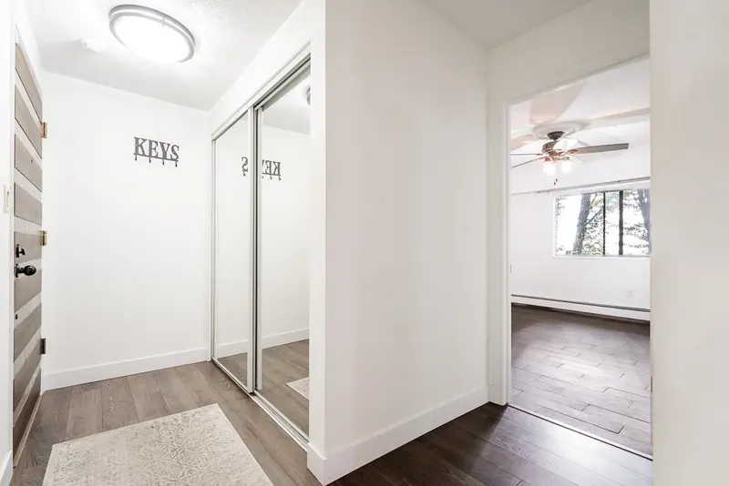 207 1025 CORNWALL STREET - photo 2 of 25