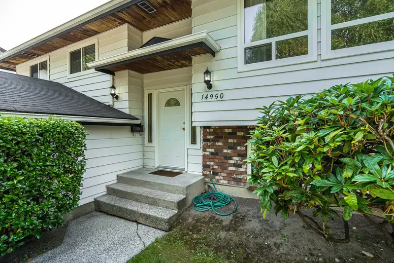 14950 92A AVENUE - photo 4 of 40