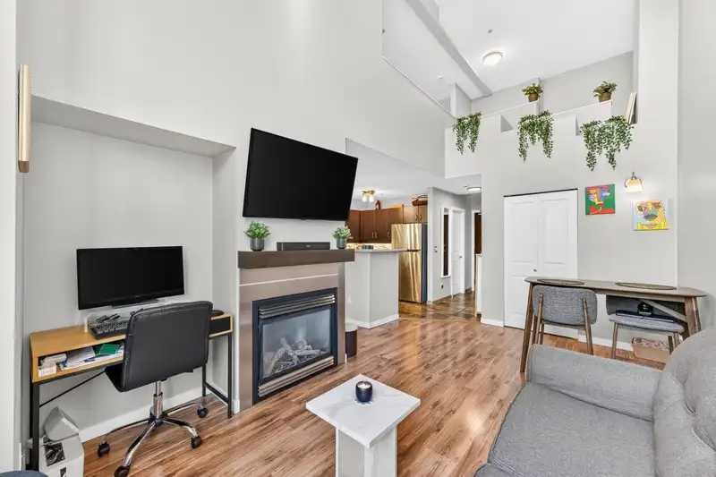 416 10866 CITY PARKWAY - photo 3 of 24