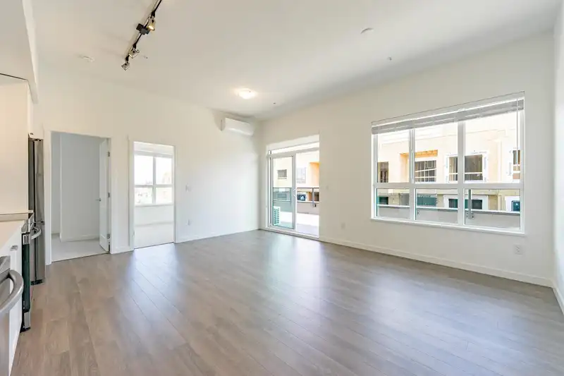 607 15735 85 AVENUE - photo 4 of 20