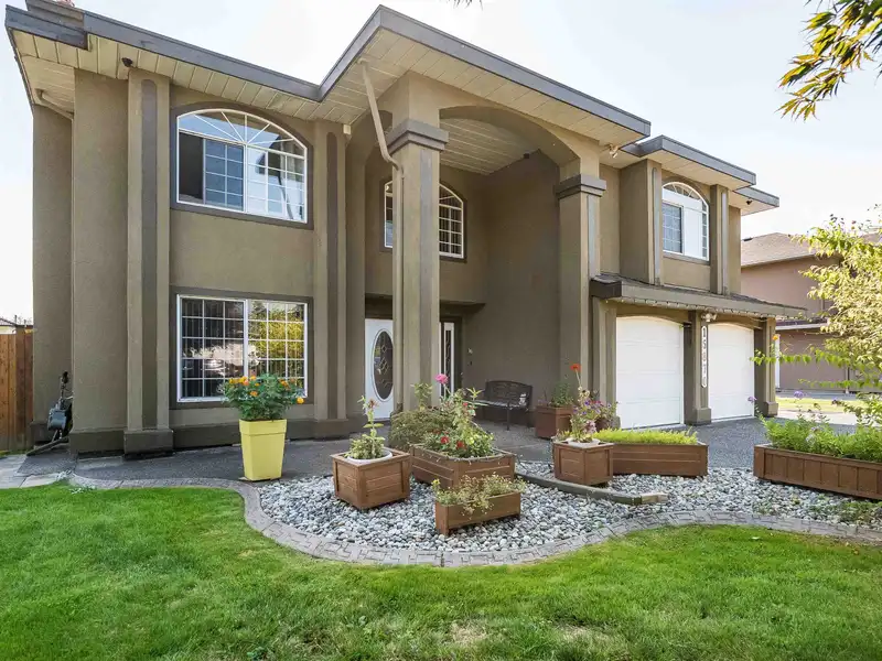 15870 106 AVENUE - photo 1 of 32