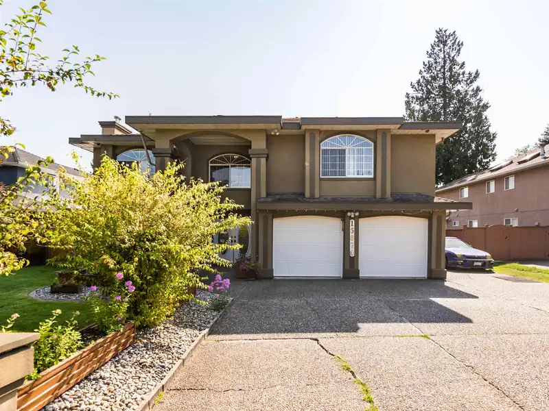 15870 106 AVENUE - photo 3 of 32