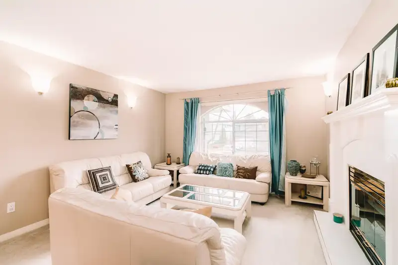 15870 106 AVENUE - photo 4 of 32