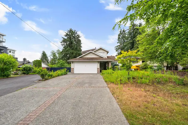 14710 106 AVENUE - photo 2 of 33