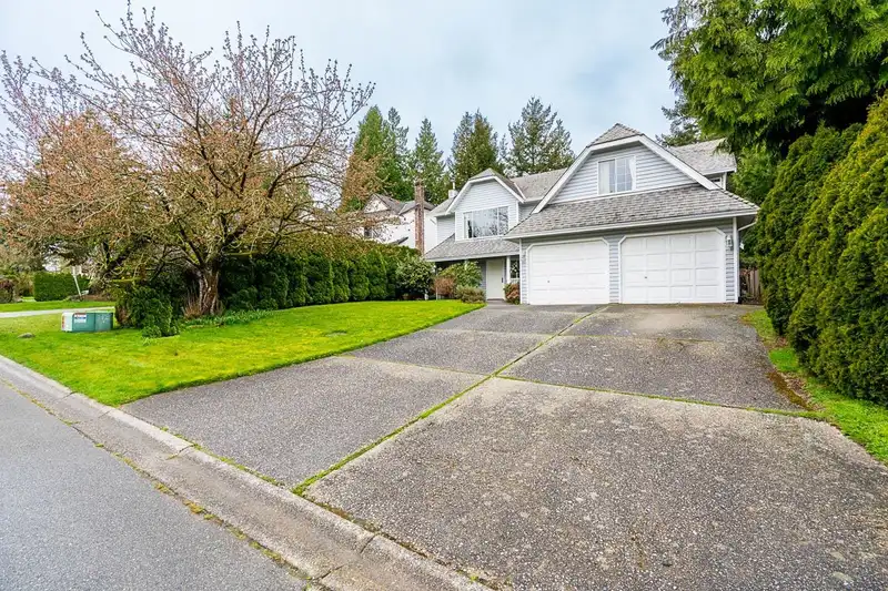 6075 133B STREET - photo 2 of 39
