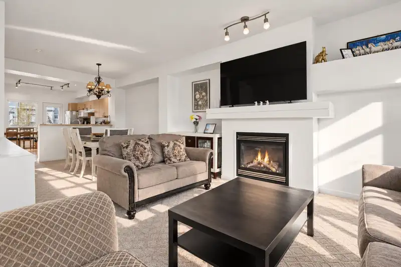 10 15065 58 AVENUE - photo 2 of 25