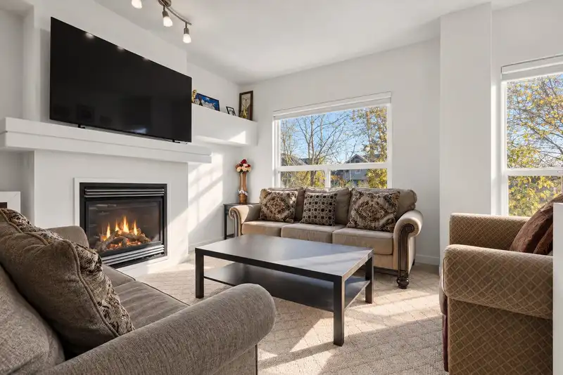 10 15065 58 AVENUE - photo 3 of 25