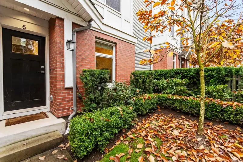 6 9718 161A STREET - photo 3 of 40