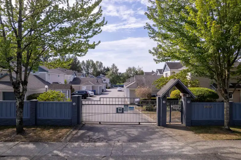 130 14154 103 AVENUE - photo 1 of 40