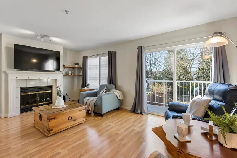 13 19948 WILLOUGHBY WAY - photo 2 of 25