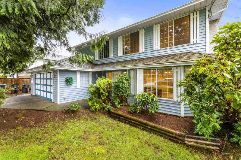 11077 154 STREET - photo 2 of 36