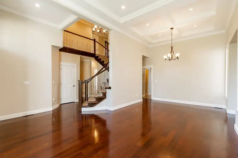 15079 67A AVENUE - photo 4 of 39