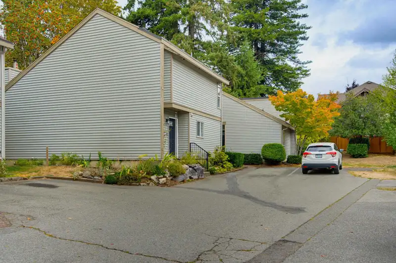 19207 FAIRWAY DRIVE - photo 2 of 36