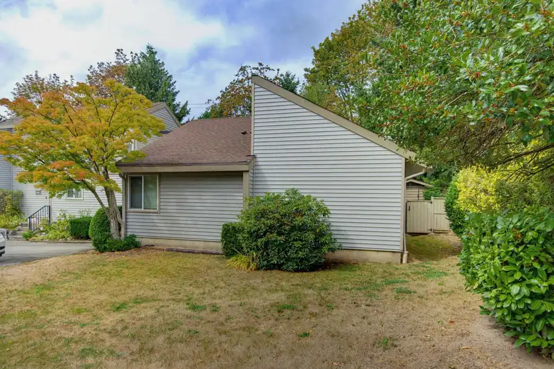 19207 FAIRWAY DRIVE - photo 4 of 36