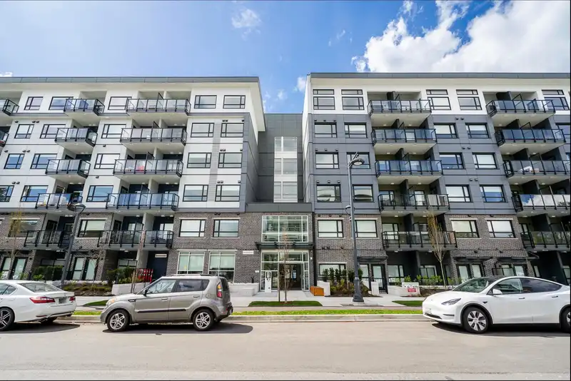 119 10777 138 STREET - photo 3 of 11