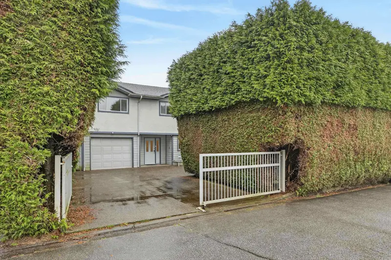 6440 NADINE CRESCENT - photo 2 of 25