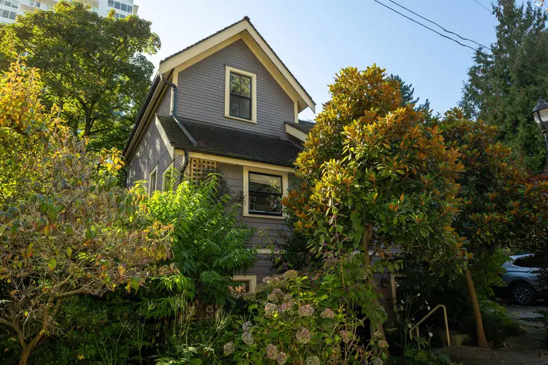 1119 PENDRELL STREET - photo 3 of 13