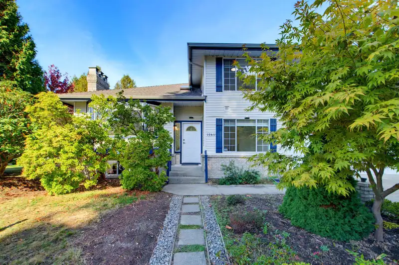 15911 111 AVENUE - photo 3 of 25