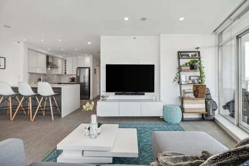 1908 898 CARNARVON STREET - photo 1 of 25