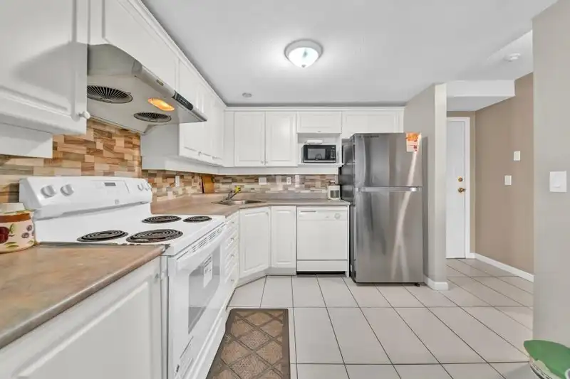 306 13780 76 AVENUE - photo 3 of 14