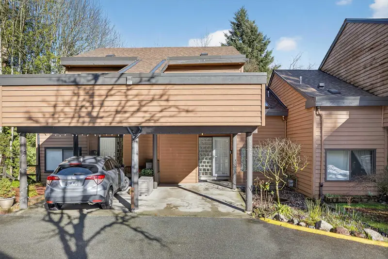 526 CARDIFF WAY - photo 2 of 25