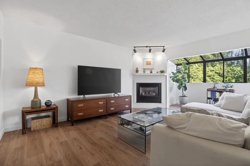 526 CARDIFF WAY - photo 4 of 25