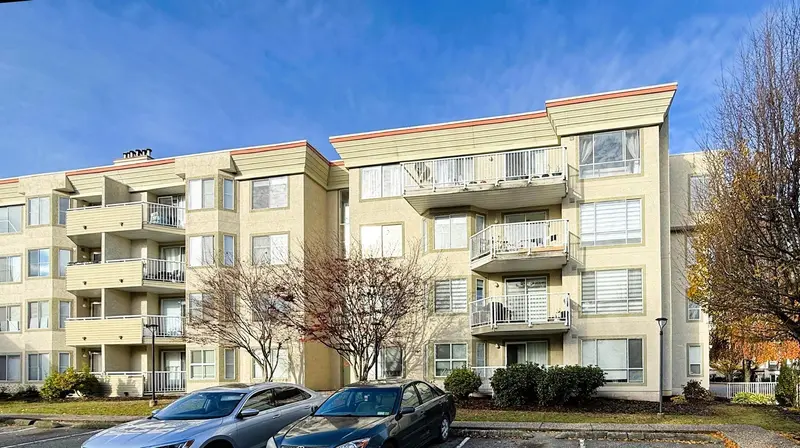 437 32830 GEORGE FERGUSON WAY - photo 2 of 14