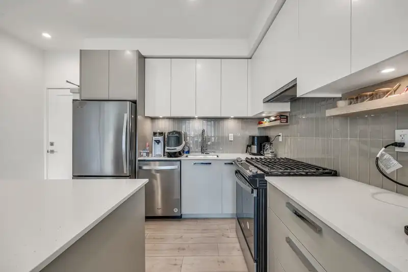 325 13788 76 AVENUE - photo 4 of 16