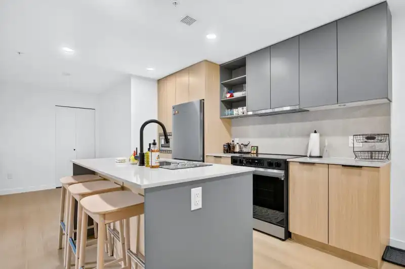 105 13439 94A AVENUE - photo 1 of 25