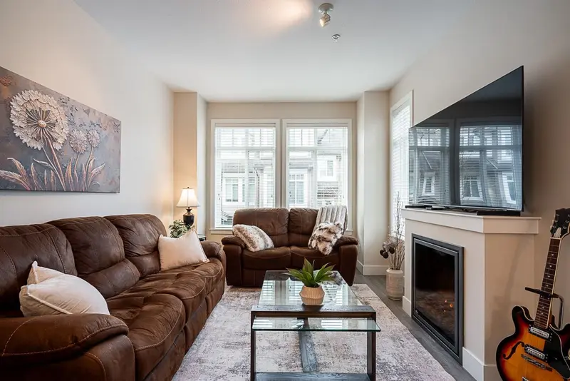 16 8250 209B STREET - photo 2 of 25