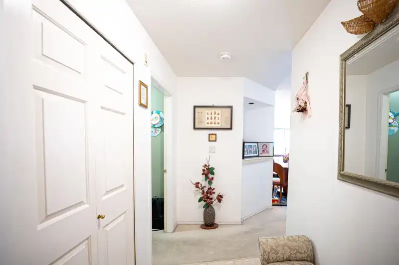 212 16085 83 AVENUE - photo 4 of 23