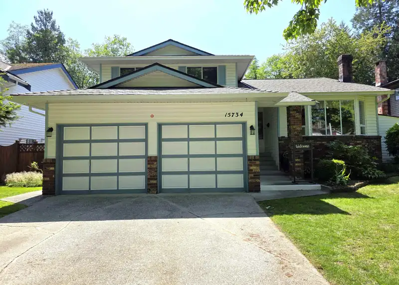 15734 97A AVENUE - photo 2 of 30