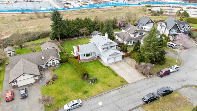 18166 54 AVENUE - photo 2 of 25