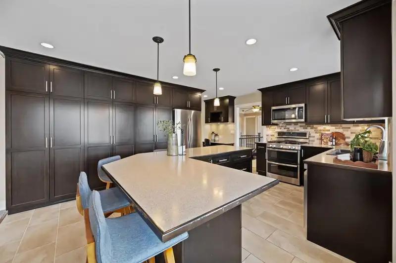 15866 91 AVENUE - photo 4 of 25