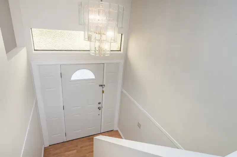 15734 96 AVENUE - photo 3 of 37