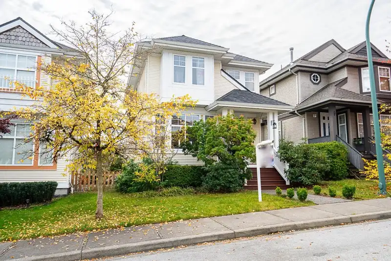 14868 57B AVENUE - photo 3 of 35